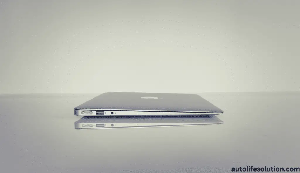 Explore the durability contrast between the two colors, shedding light on the resilience of each MacBook Air option