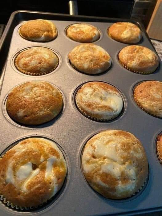 Pumpkin Cream Cheese Swirl Muffins